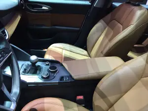 Alfa Romeo Giulia foto live - Salone di Ginevra 2016 - 9