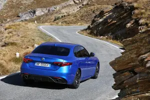 Alfa Romeo Giulia Veloce 2016 - 18