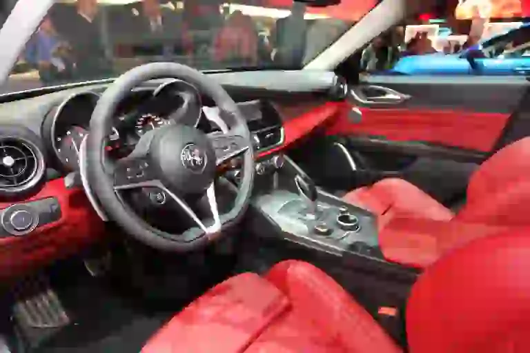 Alfa Romeo Giulia Veloce - Salone di Parigi 2016 - 36