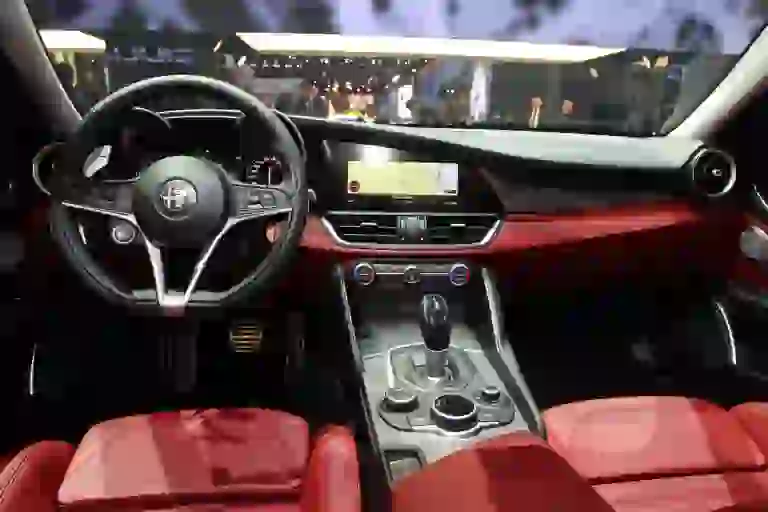 Alfa Romeo Giulia Veloce - Salone di Parigi 2016 - 37