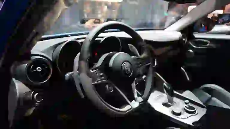 Alfa Romeo Giulia Veloce - Salone di Parigi 2016 - 1