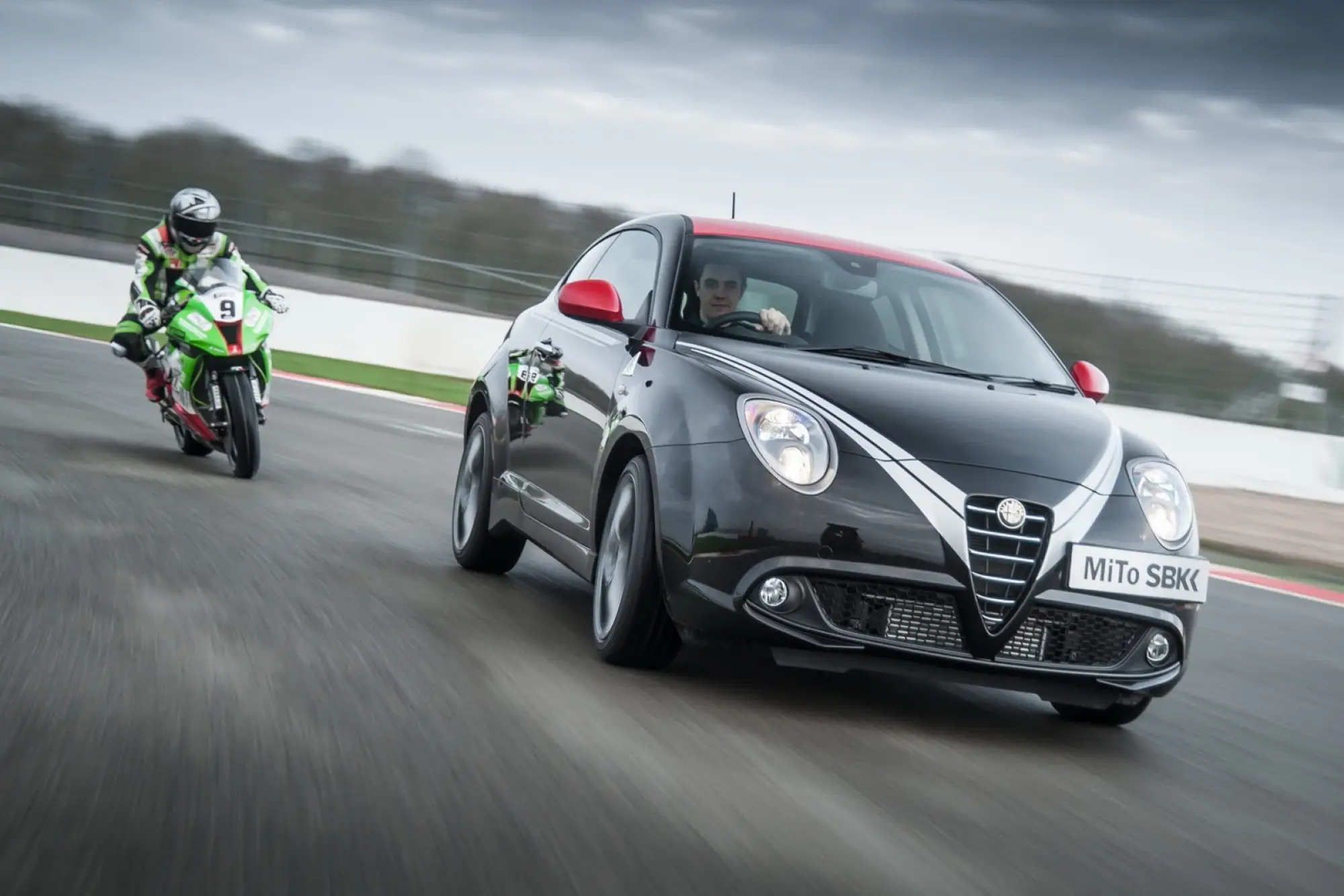 Alfa Romeo MiTo Quadrifoglio Verde SBK sfida Kawasaki Ninja - 4