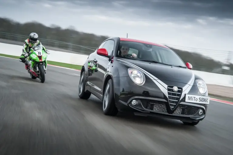 Alfa Romeo MiTo Quadrifoglio Verde SBK sfida Kawasaki Ninja - 4