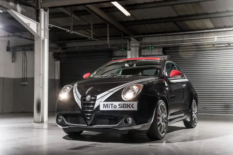 Alfa Romeo MiTo Quadrifoglio Verde SBK sfida Kawasaki Ninja - 8