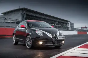 Alfa Romeo MiTo Quadrifoglio Verde SBK sfida Kawasaki Ninja