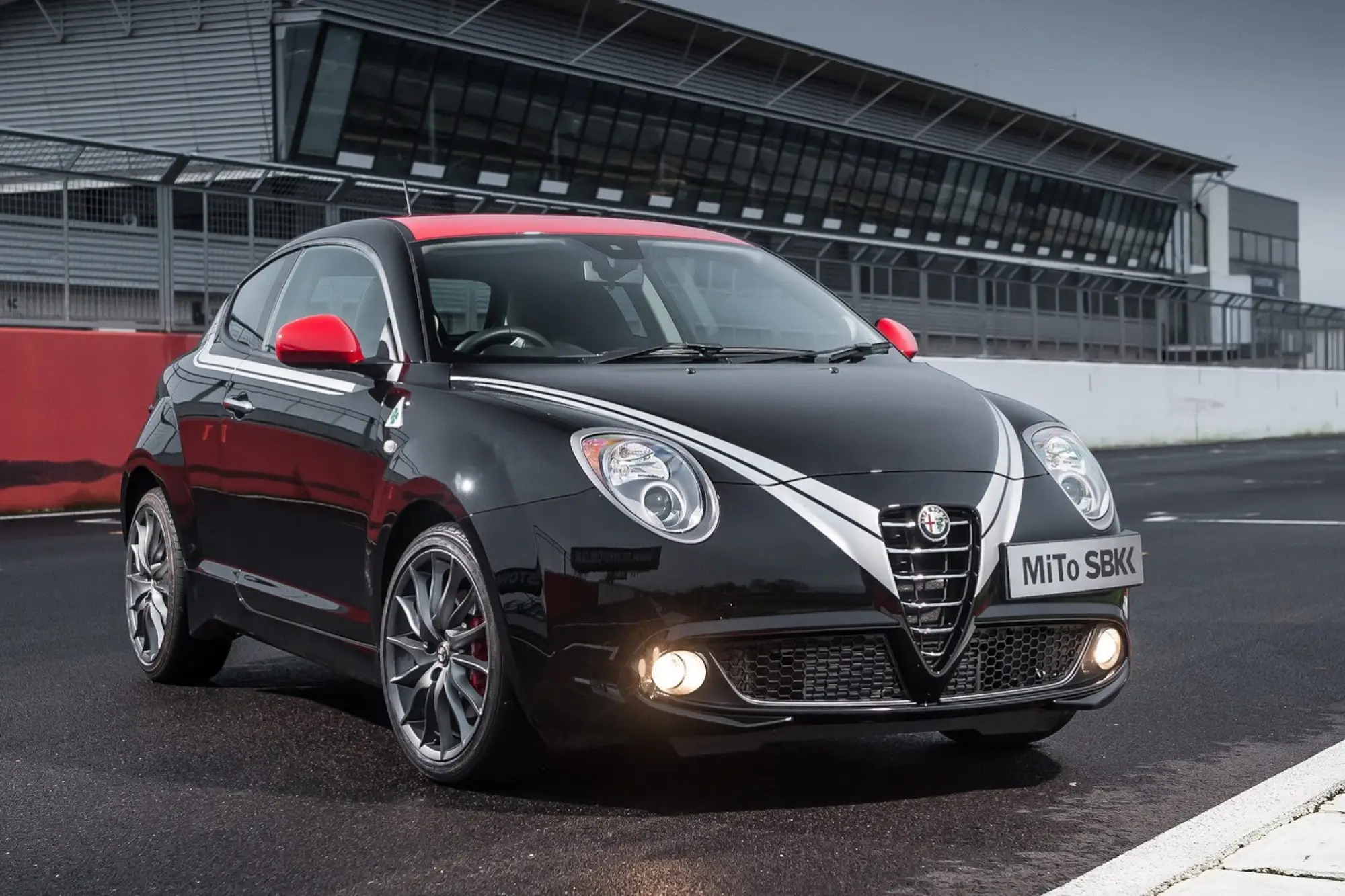 Alfa Romeo MiTo Quadrifoglio Verde SBK sfida Kawasaki Ninja - 12