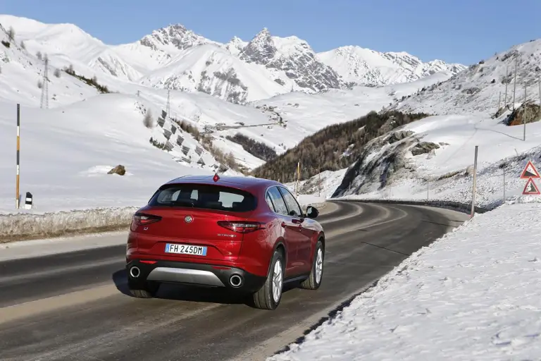 Alfa Romeo Stelvio 2017 - 16