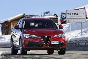 Alfa Romeo Stelvio 2017 - 21