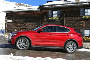 Alfa Romeo Stelvio 2017