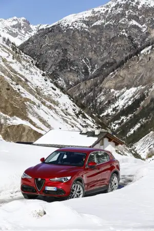 Alfa Romeo Stelvio 2017