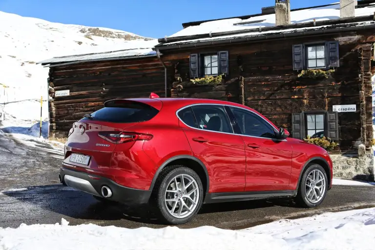 Alfa Romeo Stelvio 2017 - 3