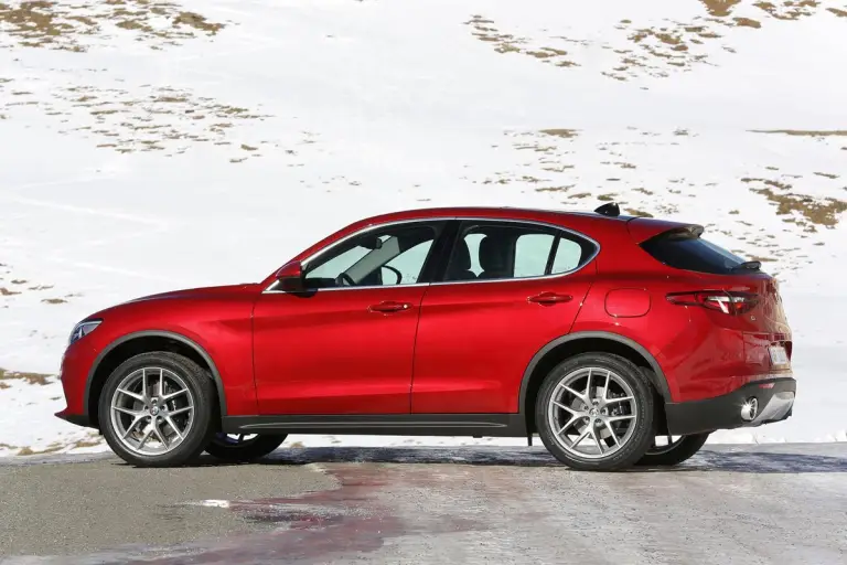 Alfa Romeo Stelvio 2017 - 68