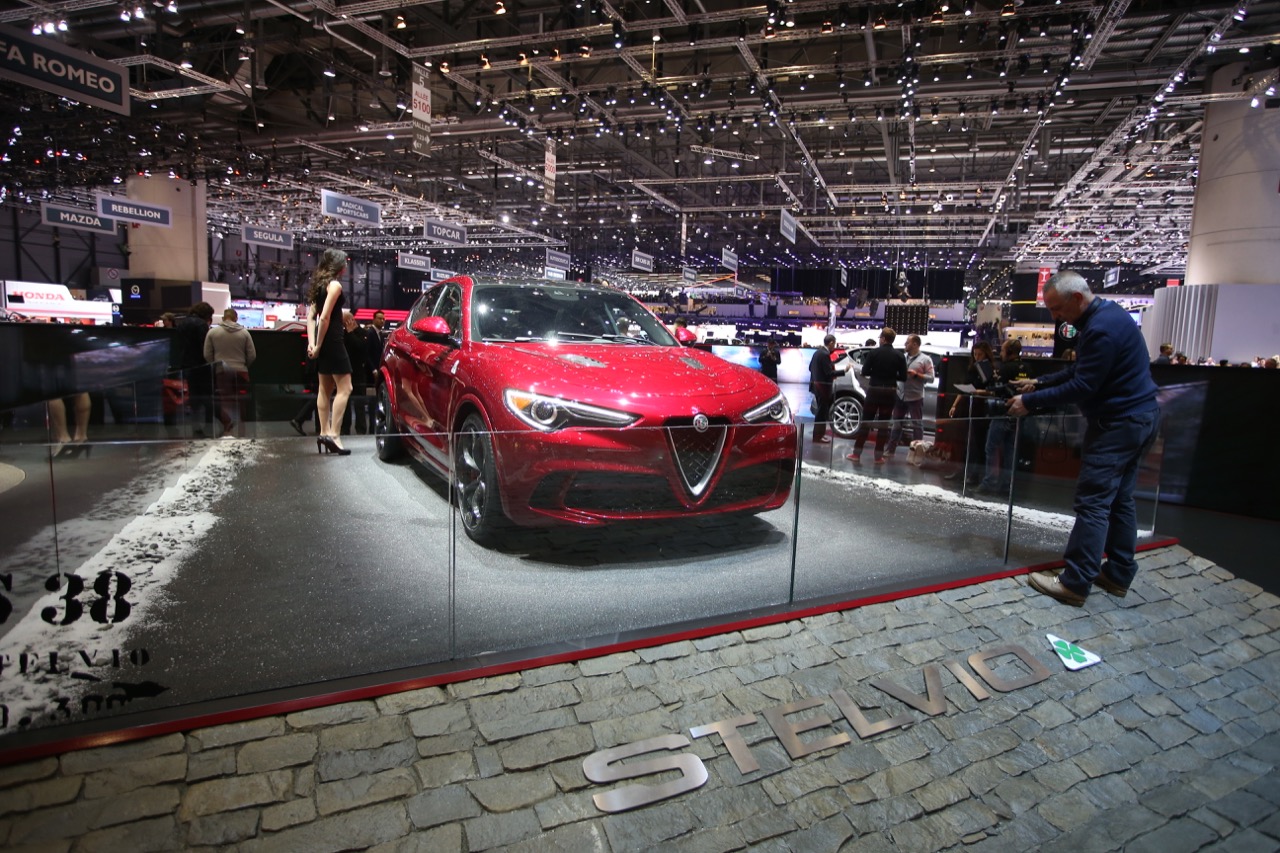 Alfa Romeo Stelvio Foto Live - Salone di Ginevra 2017