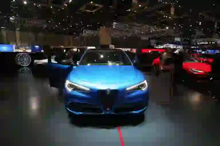Alfa Romeo Stelvio Foto Live - Salone di Ginevra 2017 - 4