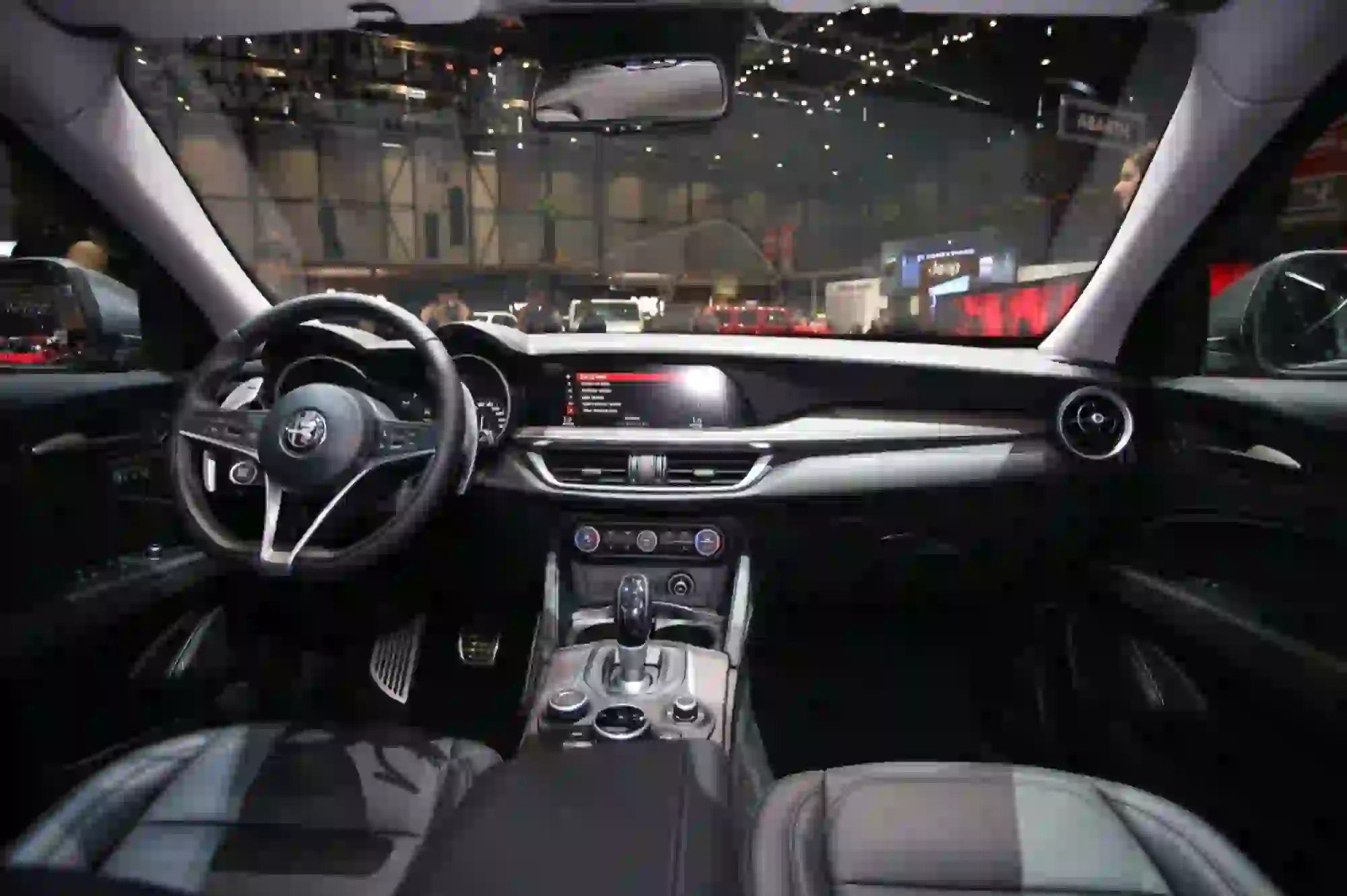 Alfa Romeo Stelvio Foto Live - Salone di Ginevra 2017 - 8
