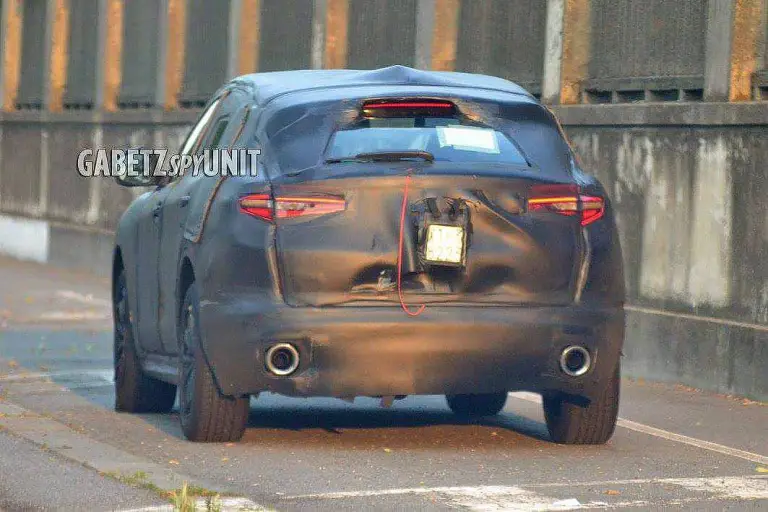 Alfa Romeo Stelvio - Foto spia 06-07-2016 - 6