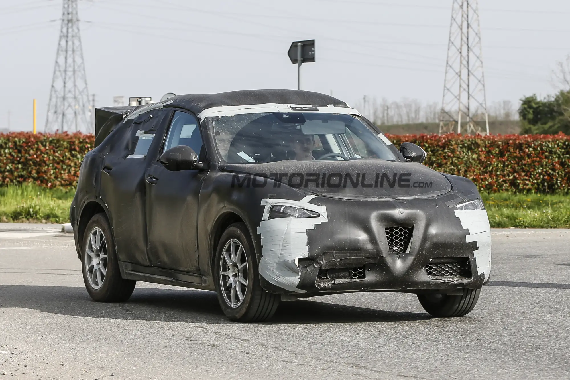 Alfa Romeo Stelvio - Foto spia 08-04-2016 - 2