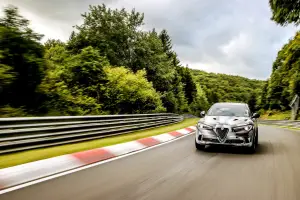 Alfa Romeo Stelvio Quadrifoglio - Record al Nurburgring