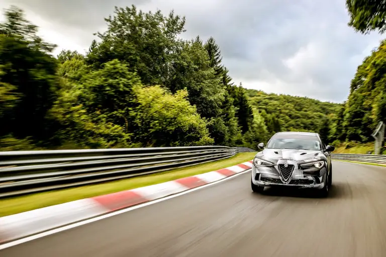 Alfa Romeo Stelvio Quadrifoglio - Record al Nurburgring - 10