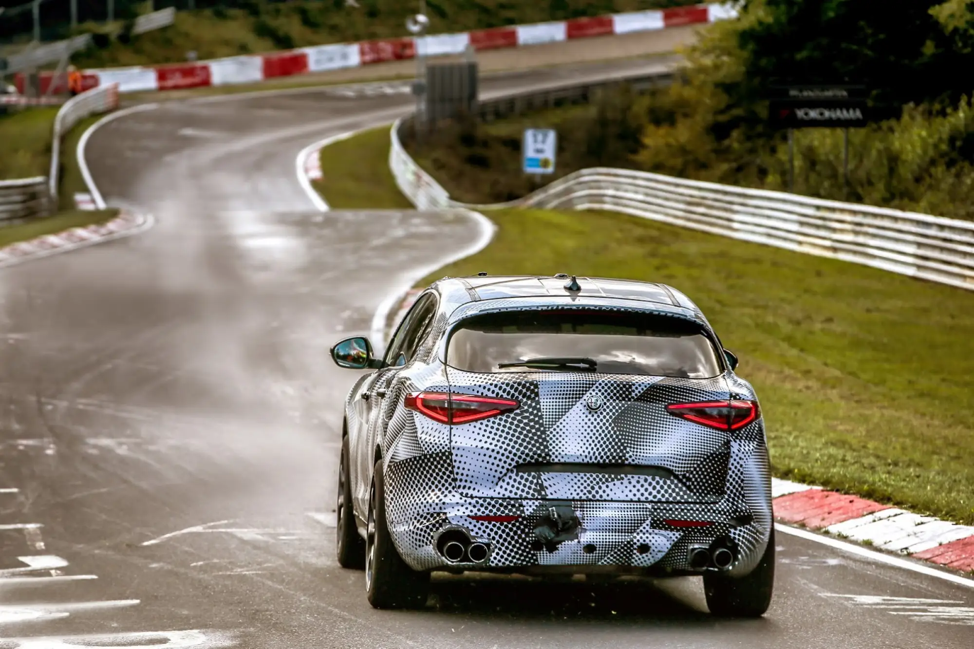 Alfa Romeo Stelvio Quadrifoglio - Record al Nurburgring - 3