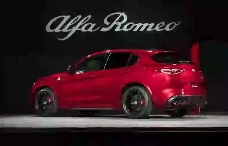 Alfa Romeo Stelvio Quadrifoglio - Salone di Los Angeles 2016 - 13