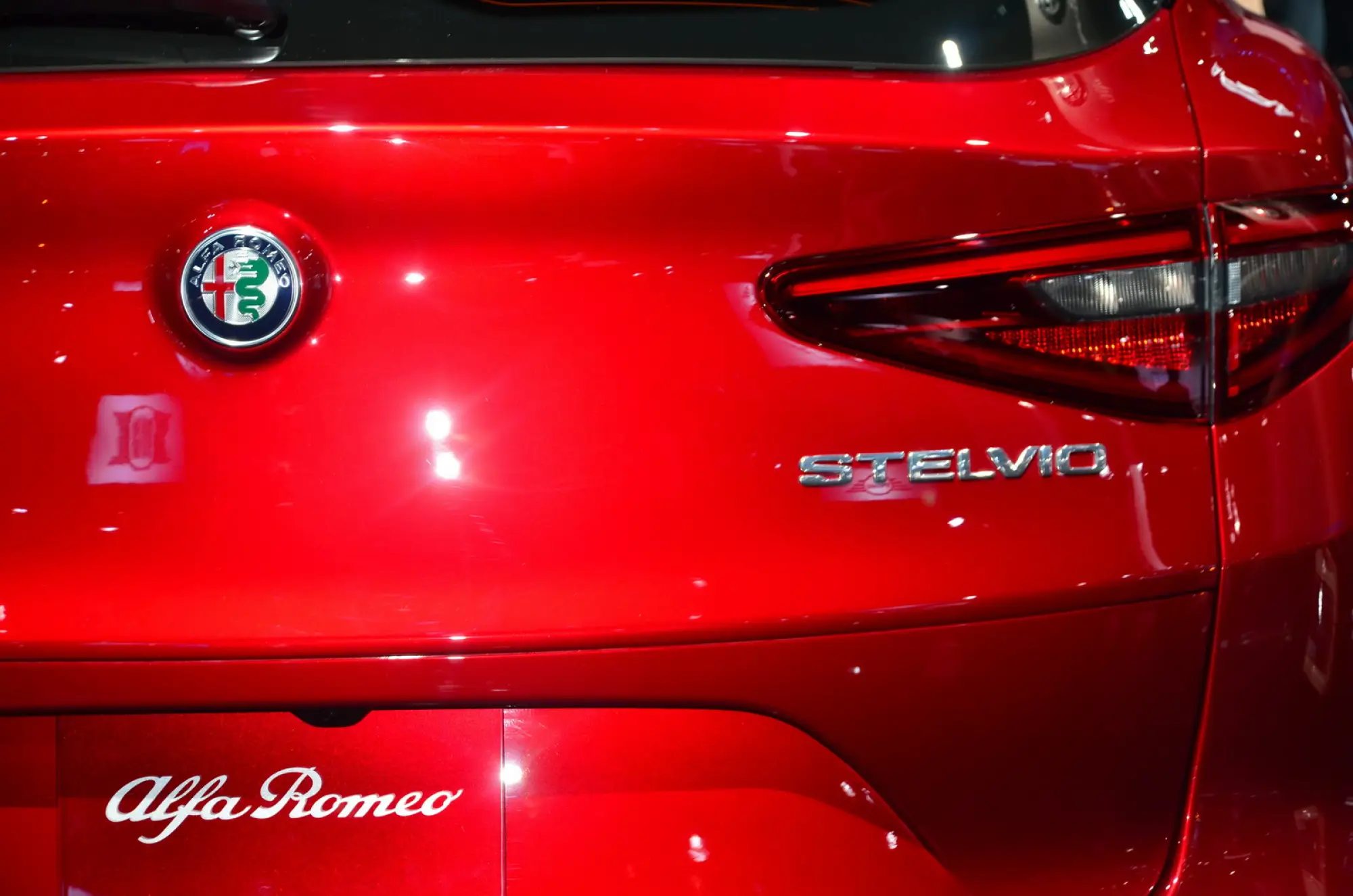 Alfa Romeo Stelvio Quadrifoglio - Salone di Los Angeles 2016 - 4