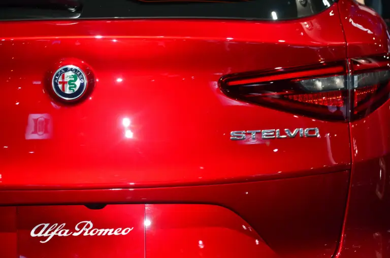 Alfa Romeo Stelvio Quadrifoglio - Salone di Los Angeles 2016 - 4