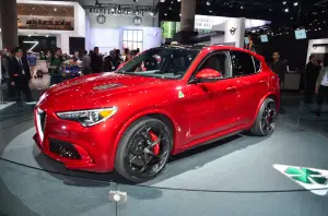 Alfa Romeo Stelvio Quadrifoglio - Salone di Los Angeles 2016 - 9