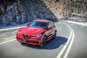 Alfa Romeo Stelvio Quadrifoglio - 10