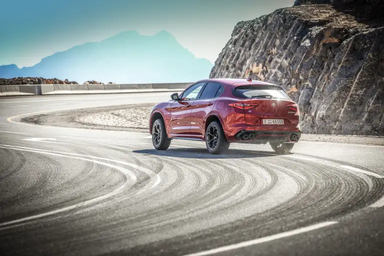 Alfa Romeo Stelvio Quadrifoglio - 4