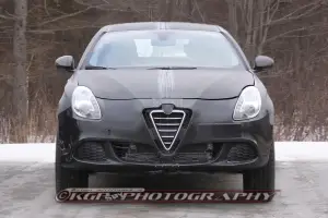 Alfa Romeo SUV foto spia  - 3