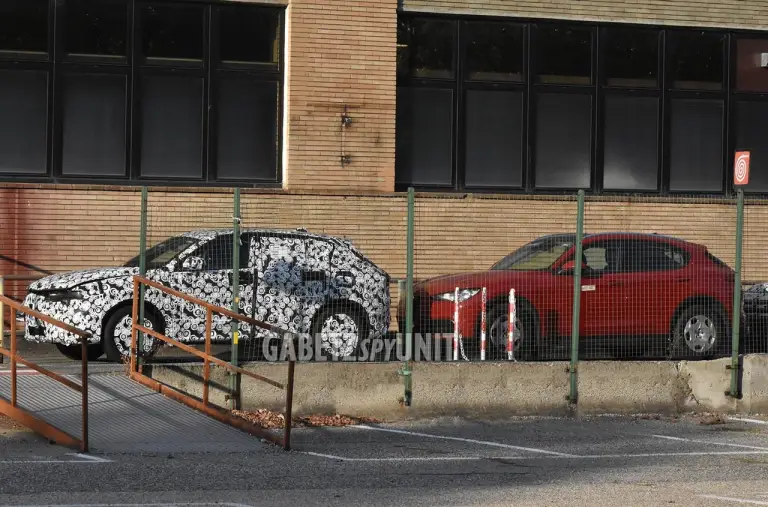 Alfa Romeo Tonale vs Stelvio - Foto spia - 11