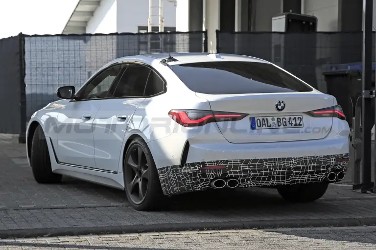 Alpina B4 Gran Coupe 2022 - Foto spia 25-08-2021 - 4