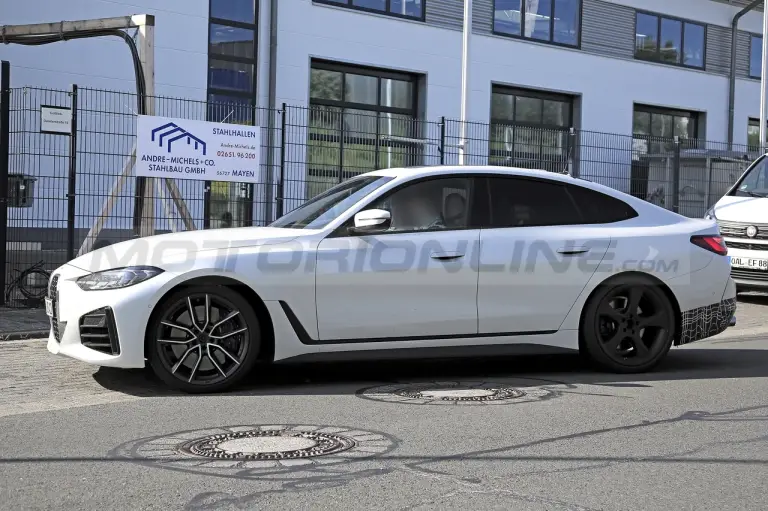 Alpina B4 Gran Coupe 2022 - Foto spia 25-08-2021 - 9