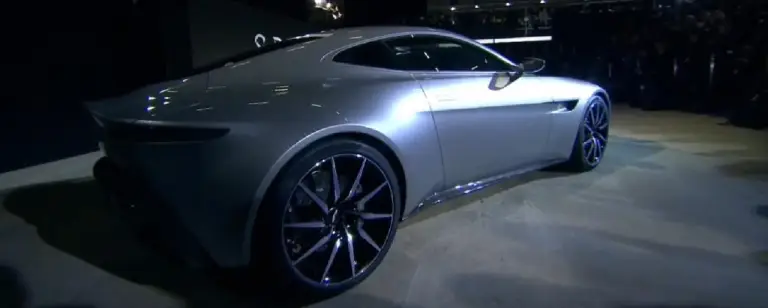 Aston Martin DB10 - 2