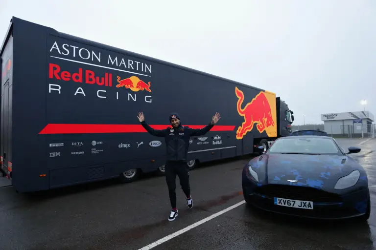 Aston Martin DB11 con livrea RB14 - 6