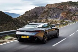 Aston Martin DB11 - Foto leaked