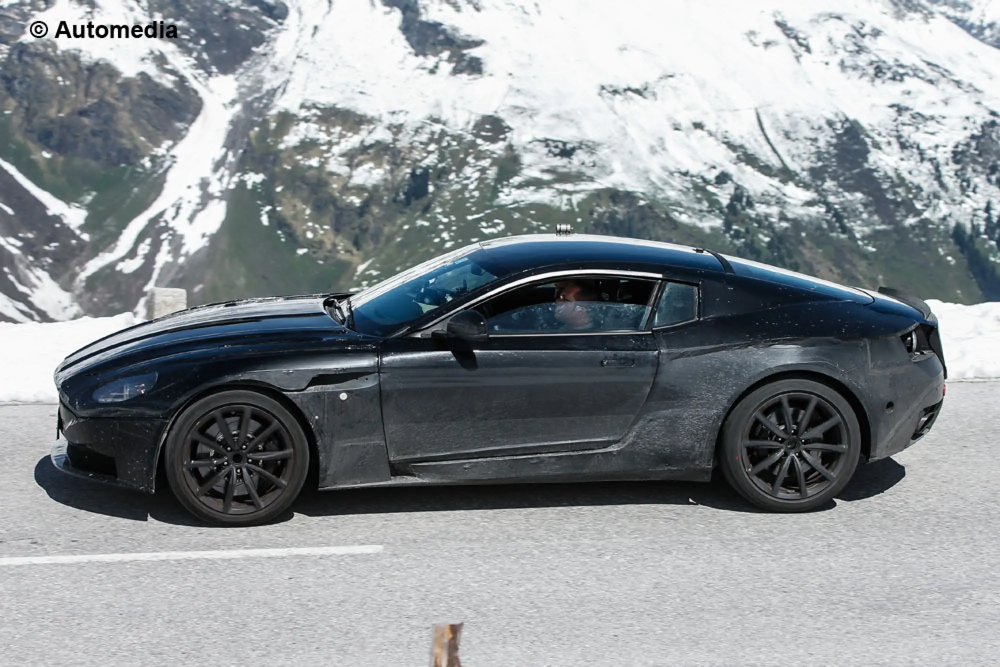Aston Martin DB11 - Foto spia 15-06-2015 - 6