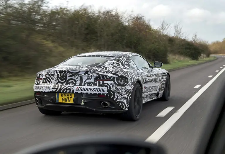 Aston Martin DB11 - Foto spia 19-01-2016 - 2