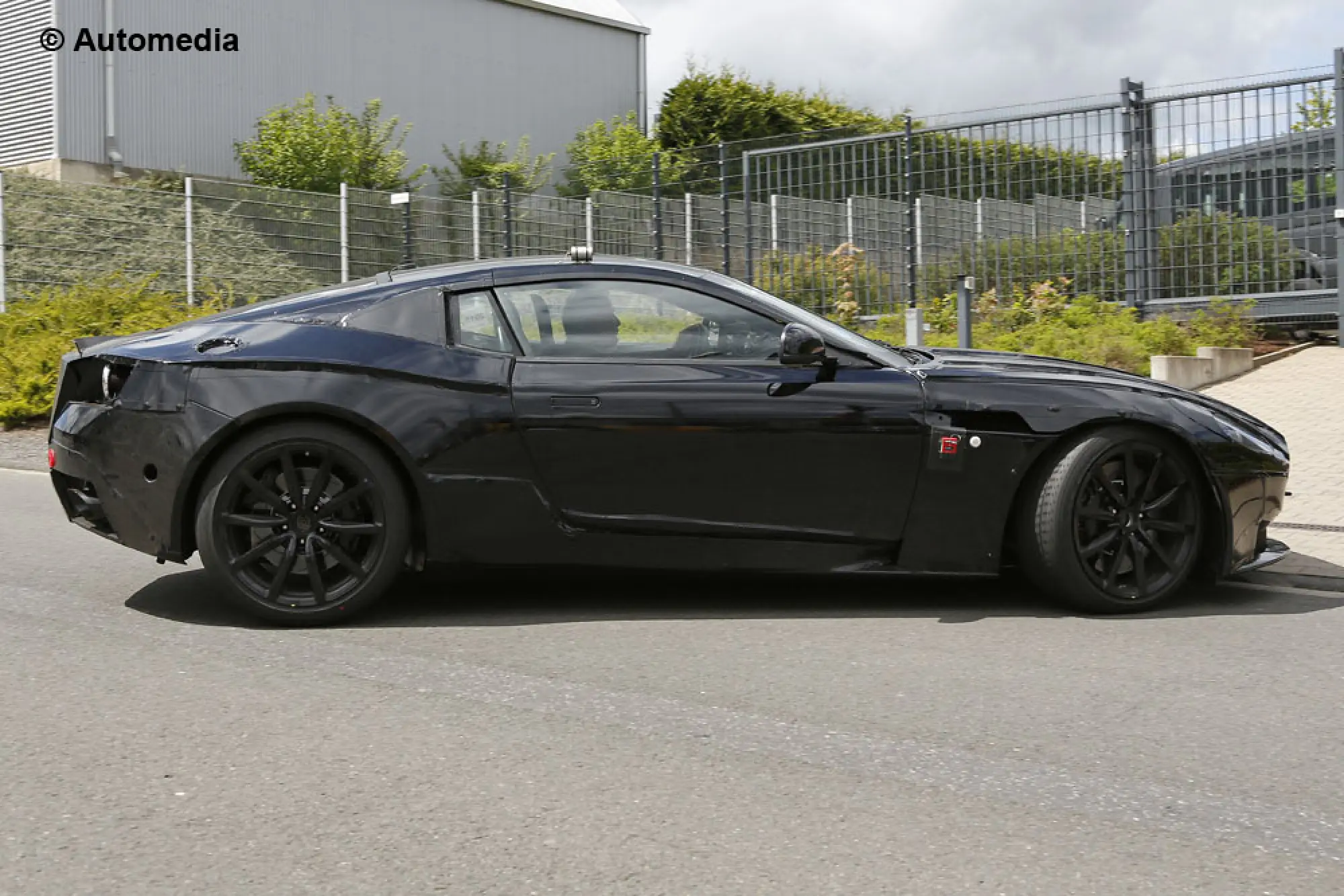 Aston Martin DB11 - Foto spia 19-05-2015 - 5