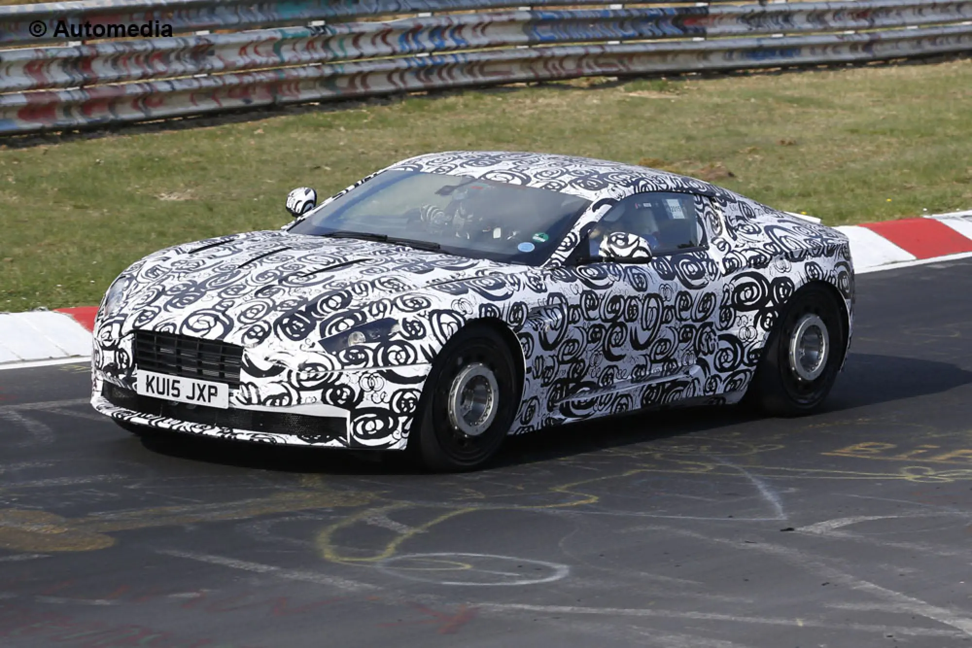 Aston Martin DB11 - Foto spia 23-04-2015 - 4