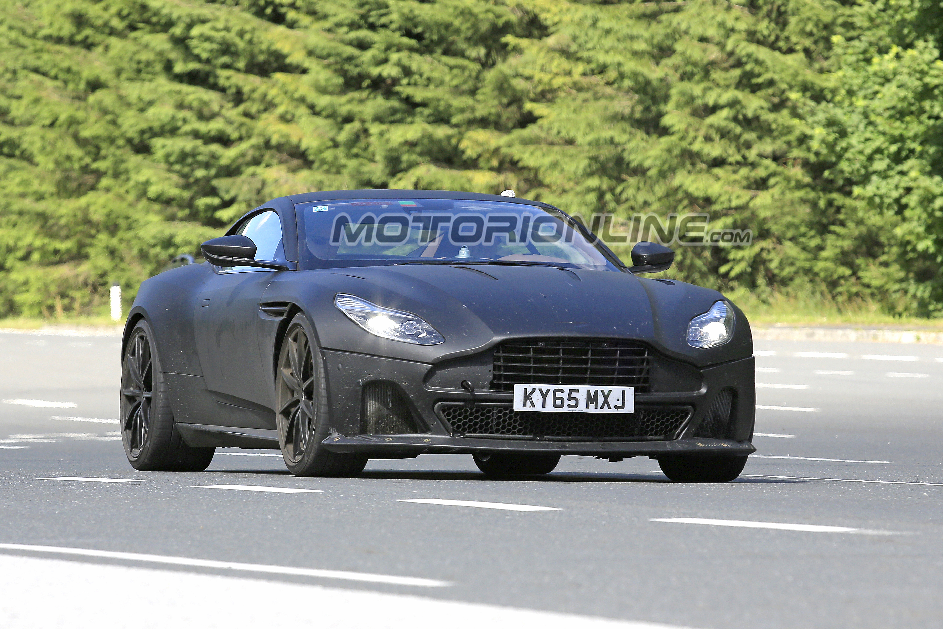 Aston Martin DB11 S - Foto spia 20-07-2017