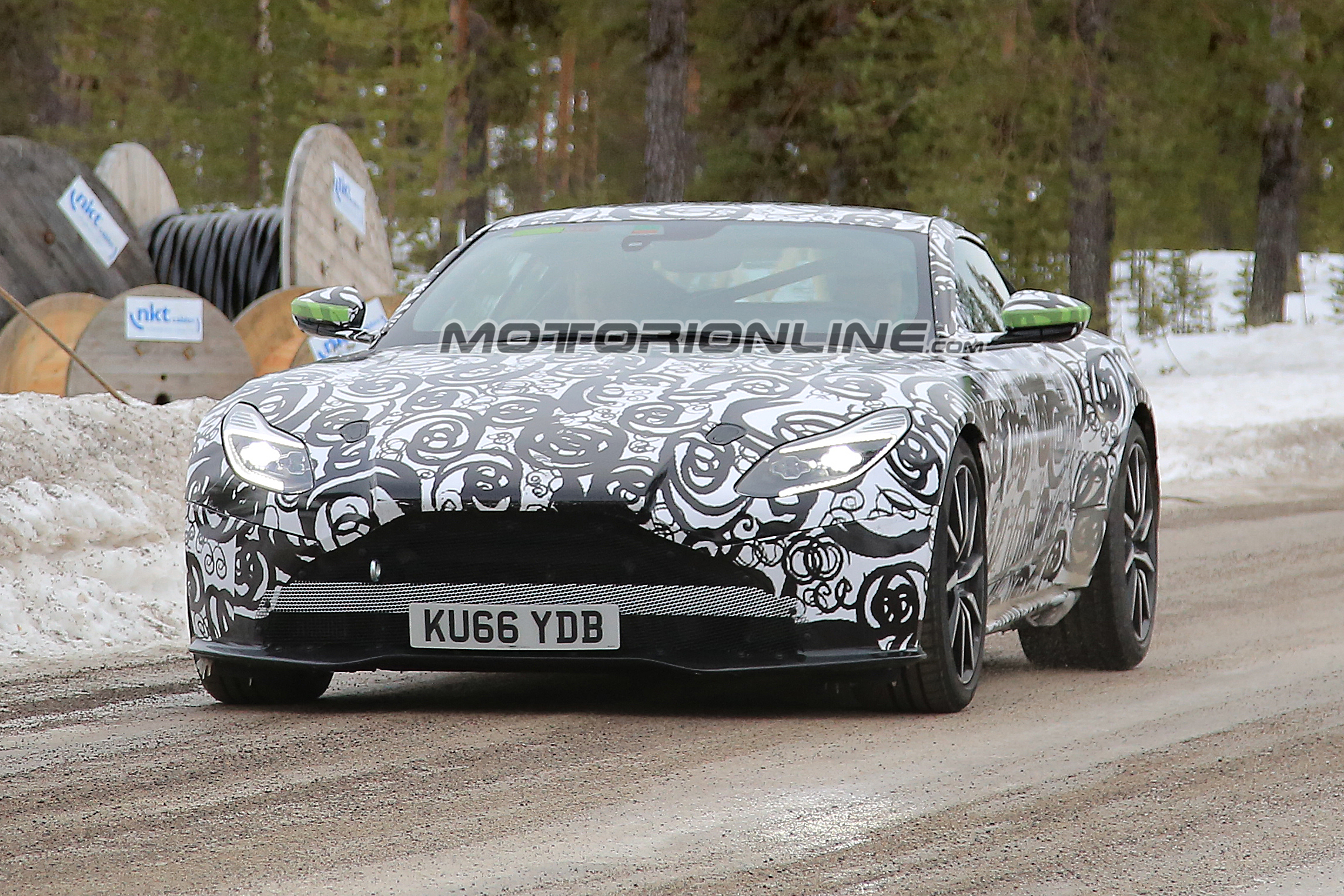 Aston Martin DB11 S foto spia 20 Febbraio 2017