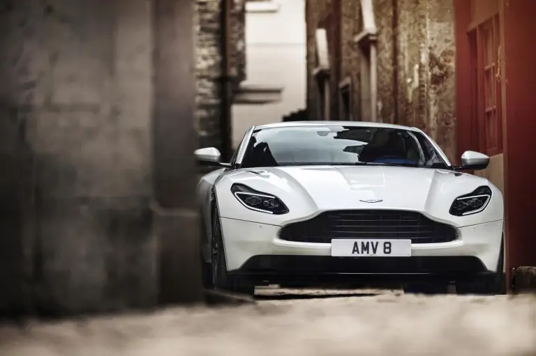 Aston Martin DB11 V8 - 11