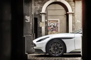 Aston Martin DB11 V8 - 14