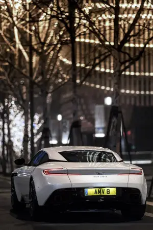 Aston Martin DB11 V8