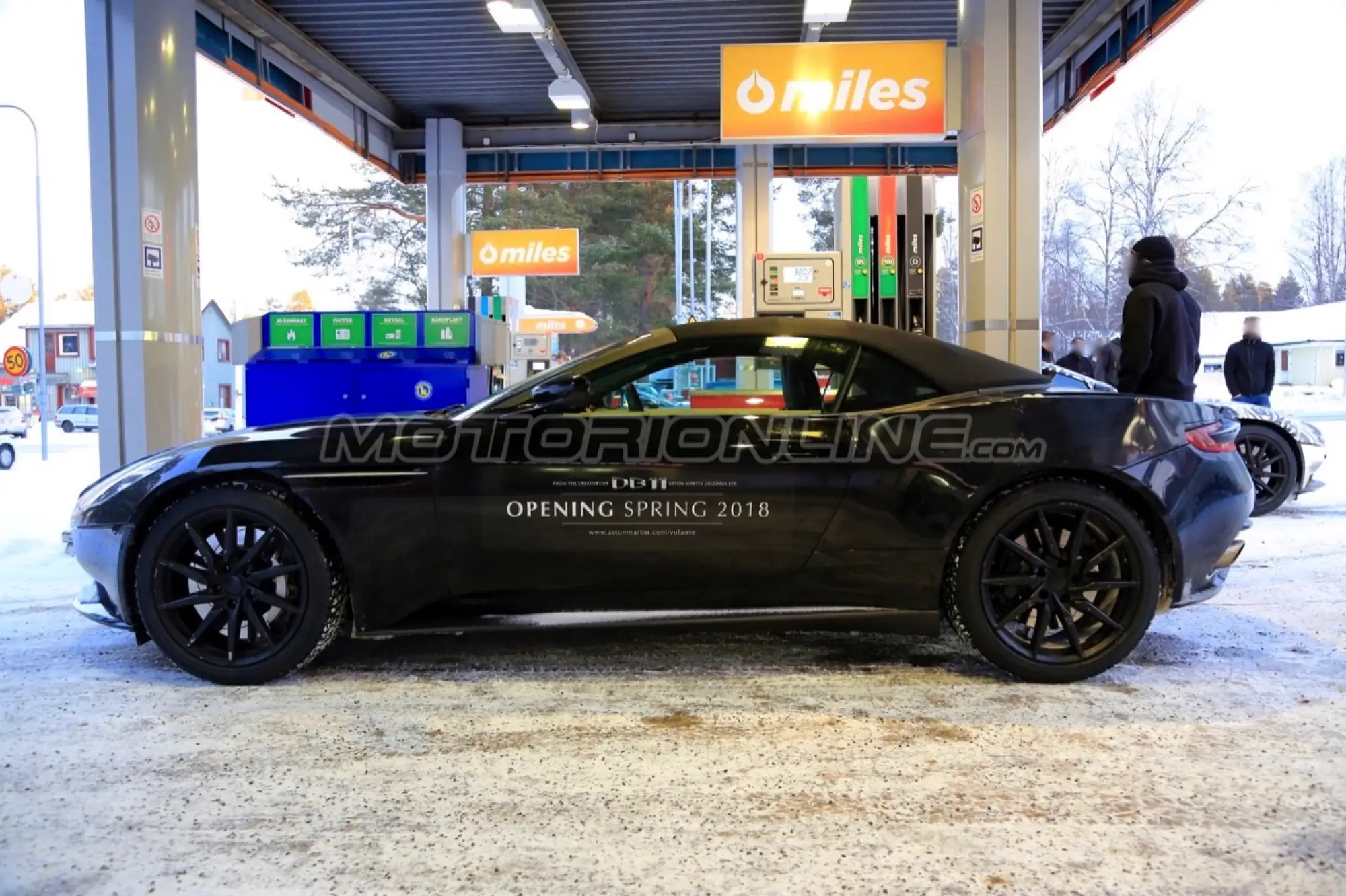 Aston Martin DB11 Volante - Foto Spia 15-12-2016 - 11