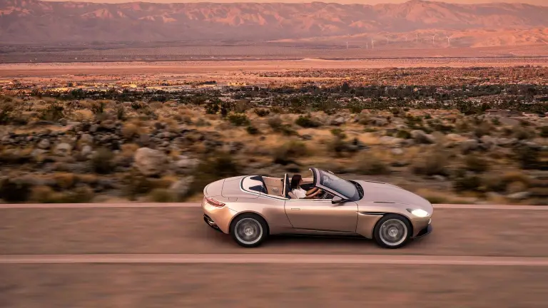 Aston Martin DB11 Volante - 10