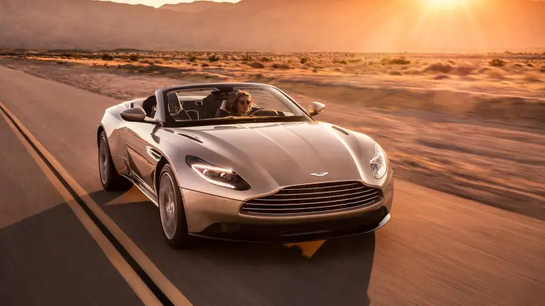 Aston Martin DB11 Volante - 2