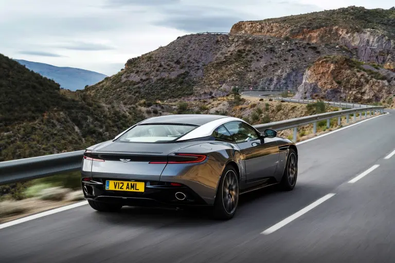 Aston Martin DB11 - 10